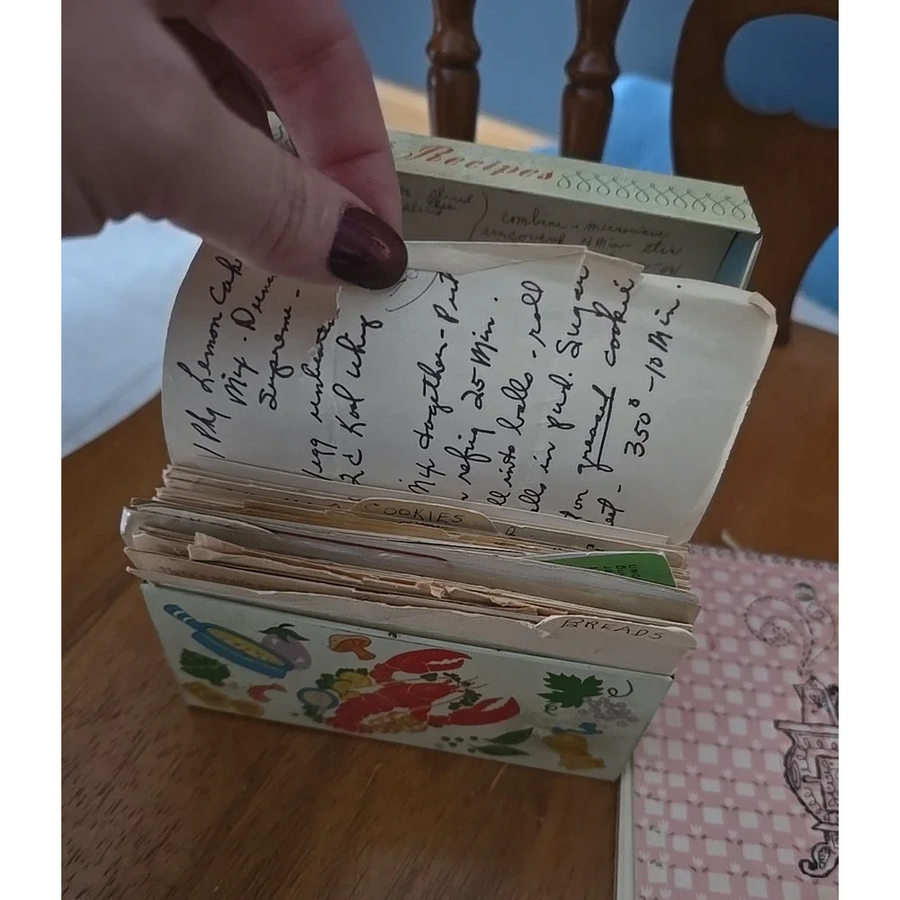 Vintage Handwritten Cut Out Classic Retro‎ Recipe Box and Stand-Up Recipe Book
